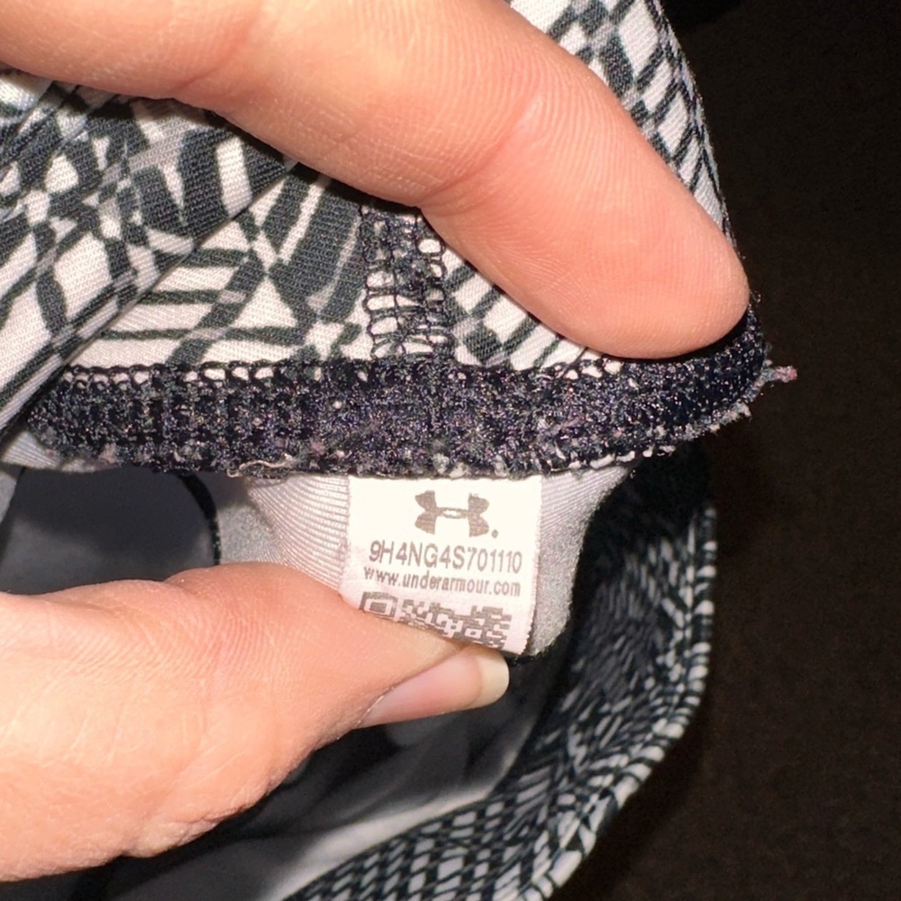 Under Armour Women’a  Leggings Capri length Sz small - Picture 3 of 3